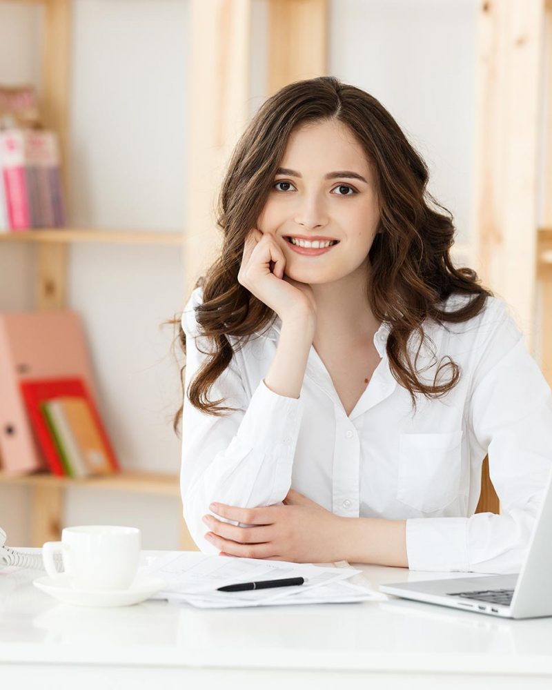 young-attractive-woman-at-a-modern-office-desk-wor-QRDCPGW.jpg